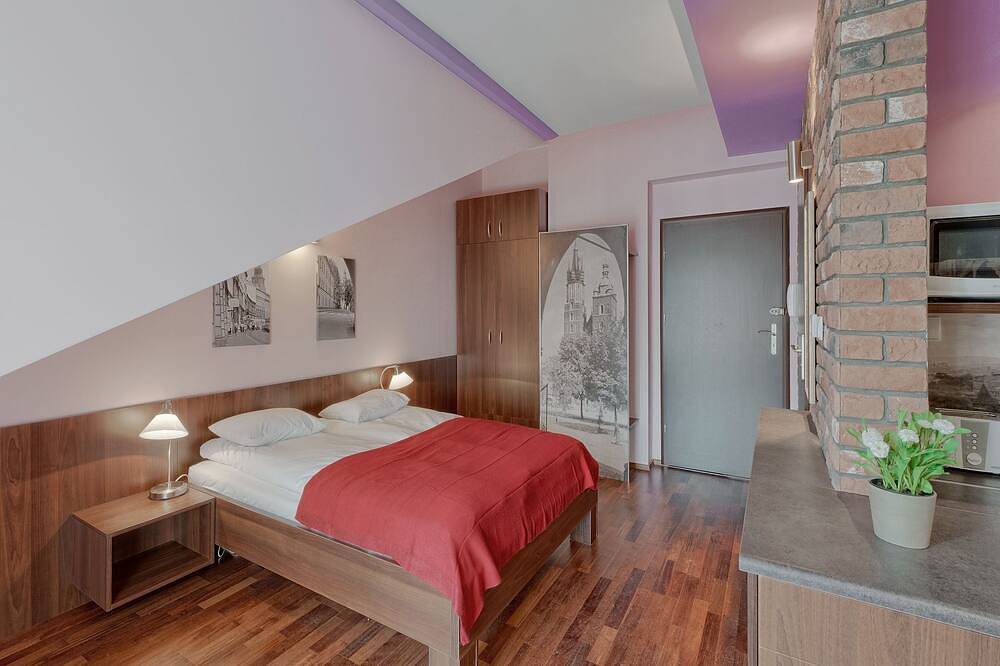 Estudio de belleza a 5 minutos de la plaza principal en el centro de la ciudad in Cracovia, Pequeña Polonia (región histórica)