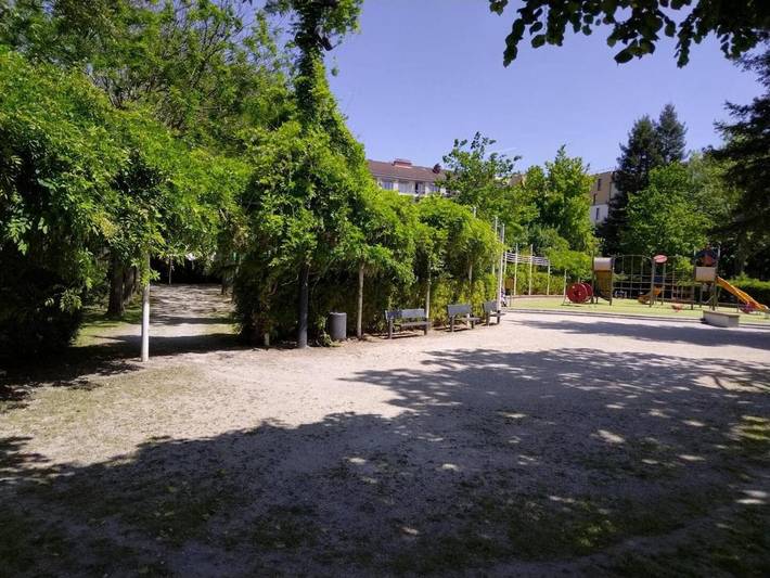 Gîte pour 8 personnes, avec Balcon ainsi que Terrasse et Vue à Enghien-les-Bains - 2