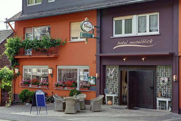 Hotel, mit Terrasse und Garten