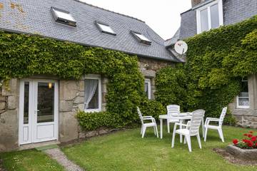 Gîte for 4 Guests in Plougrescant, Bretagne, Picture 2