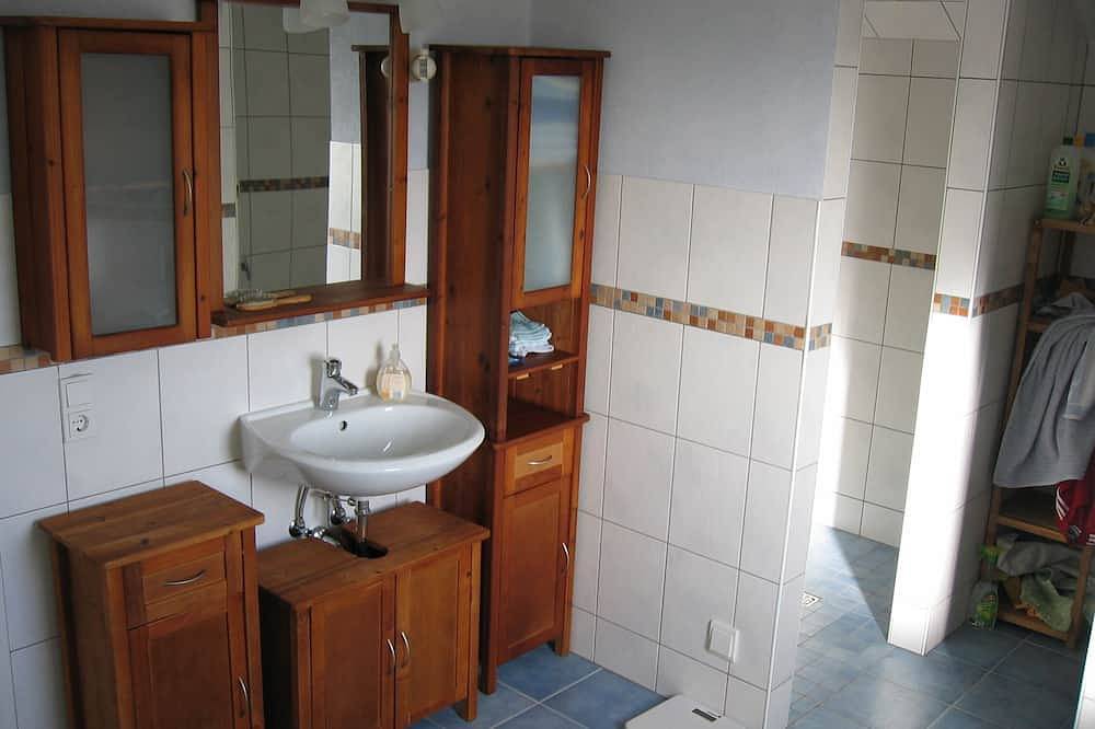 Geheel appartement, Limburg: Top appartement 75 m² met balkon in rustige vorz. plaats in Limburg (Duitsland), Lahntal