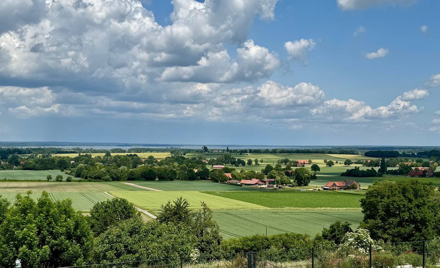 Ganze Wohnung, Ferienwohnung 'Meer' mit Seeblick, privater Terrasse und Wi-Fi in Wölpinghausen, Landkreis Schaumburg