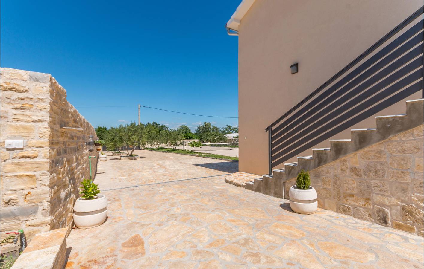 Gezellig appartement in Kakma: wifi, terras, parkeergelegenheid en keuken, op 2 km van het stadscentrum in Polača, Zadar