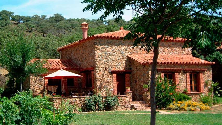 Casa vacanza per 4 persone, con giardino e piscina nonché terrazza, con animali domestici in Alájar