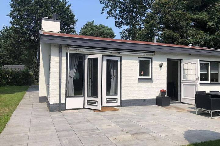 Chalet voor 8 personen, with terras and tuin as well as zwembad - 1
