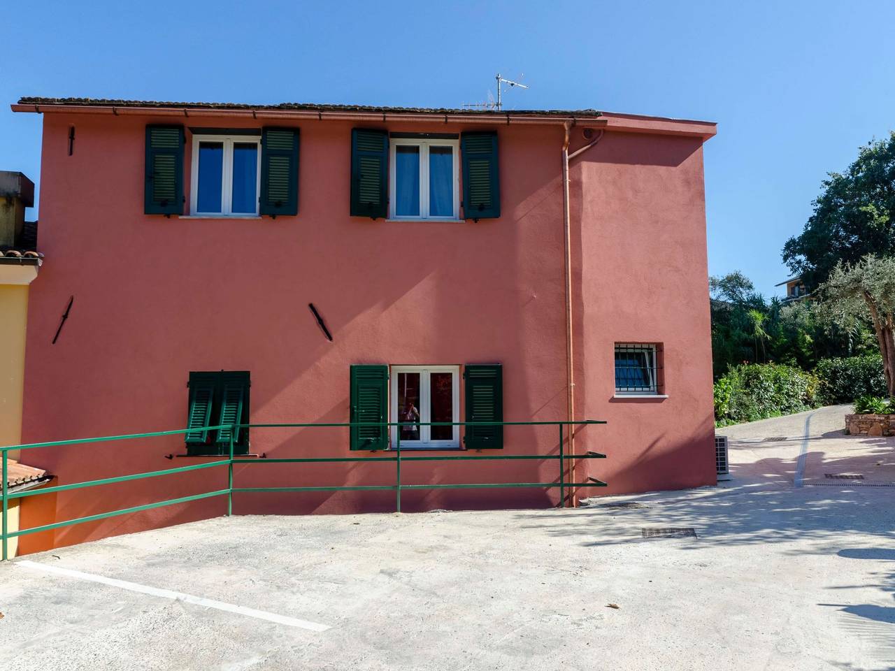 Entire apartment, Wohnung im zweiten Stock mit Parkplatz und Garten in San Massimo (Rapallo), Rapallo