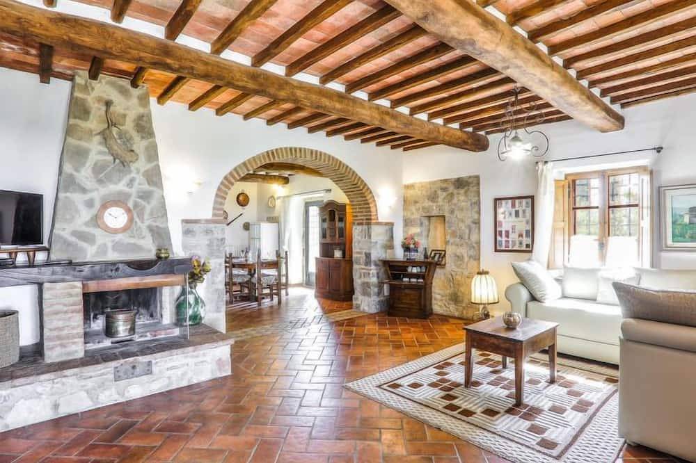 Federico farmhouse with swimming pool and jacuzzi, panoramic position in Chianti in Castellina in Chianti, Chianti