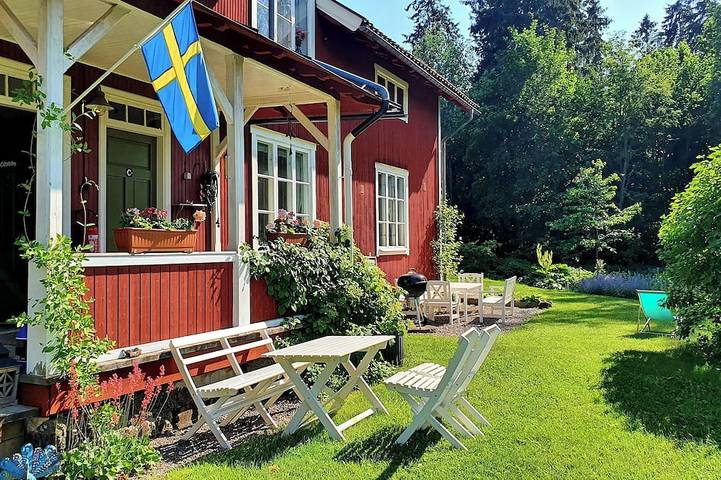 Ganze Wohnung, Lägenhet Strömsberg – Ferienwohnung am Fluss in Uppland in Uppsala