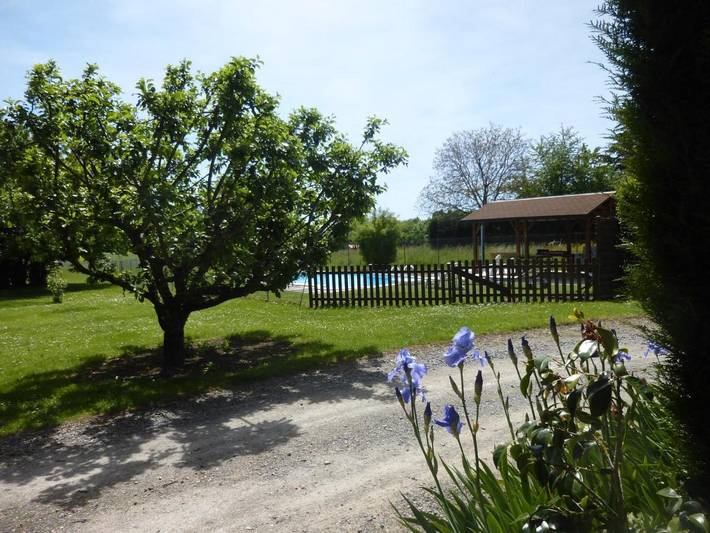 Gîte pour 8 personnes, avec vue ainsi que piscine et jardin, animaux acceptés dans Effiat - 4