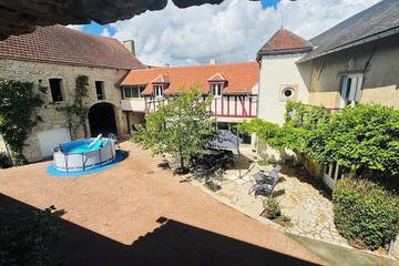 Agriturismo pour 17 personnes, avec jacuzzi et jardin dans Nitry