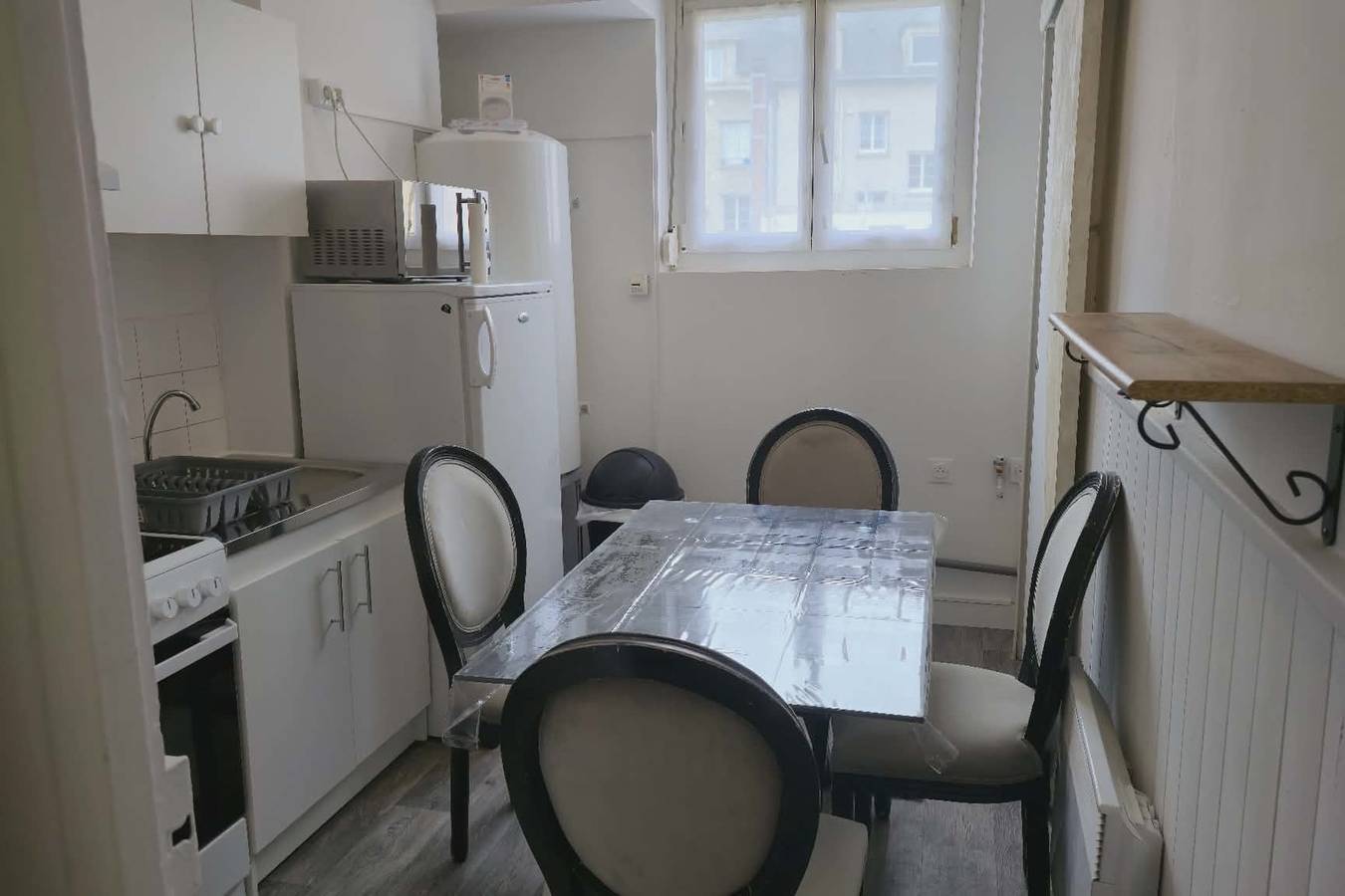 Appartement entier, Appartement centre-ville proche gare in Compiègne, Oise
