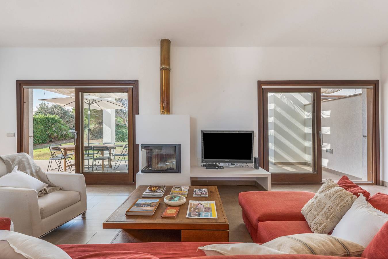 Moderne Villa für 9 Gäste auf den Klippen von Cala Morell, Menorca in Cala Morell, Ciutadella