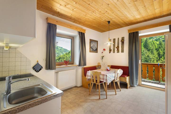 Hel lejlighed, Traditional Apartment "Waldstille" in Idyllic Nature, Balcony and Wi-Fi in Onach, St. Lorenzen