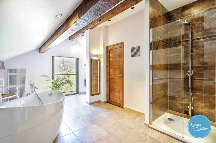 Location de vacances pour 8 personnes, avec Balcon ainsi que Terrasse et Jardin à Bluffy - 4