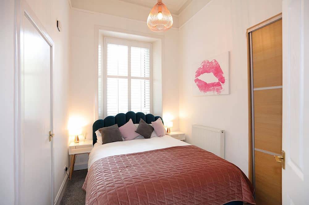 Entire apartment, Dalmeny Street Apartment Bright Modern 1 Bed Flat - 10 Mins from City Centre in Leith, Edinburgh
