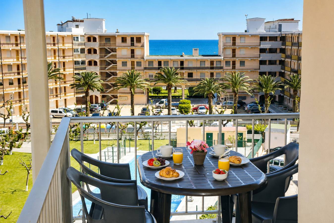 Apartamento entero, Apartamento P7 con piscina comunitaria, playa a 100m in Platja de la Pineda, Costa Dorada