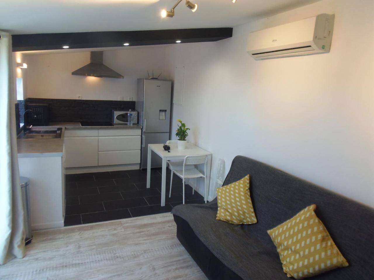 Appartement entier, Apartment in Aimargues, Côte méditerranéenne (France)
