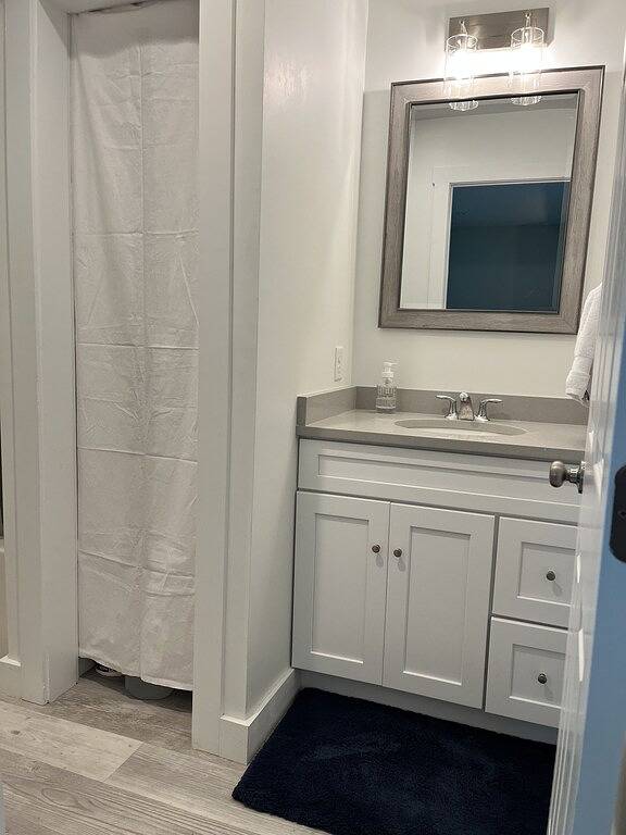 Sunny 2-bedroom beach cottage, walk to beach! in Marshfield, Massachusetts