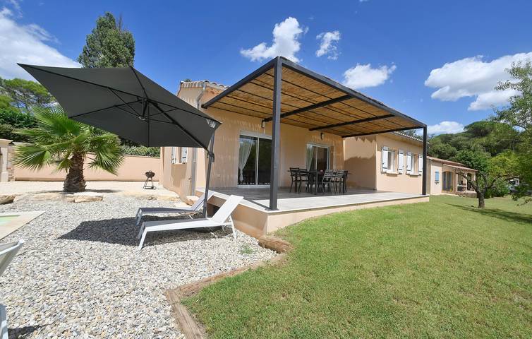 Gîte pour 8 personnes, avec jardin ainsi que terrasse et piscine, animaux acceptés à Saint-Michel-d'Euzet