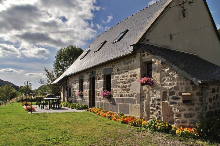 Gîte pour 10 personnes, avec Terrasse et Jardin