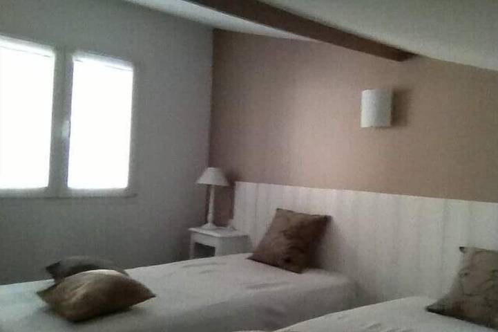 Gîte pour 5 personnes, avec jacuzzi ainsi que jardin et terrasse à Saint-Lon-les-Mines - 2