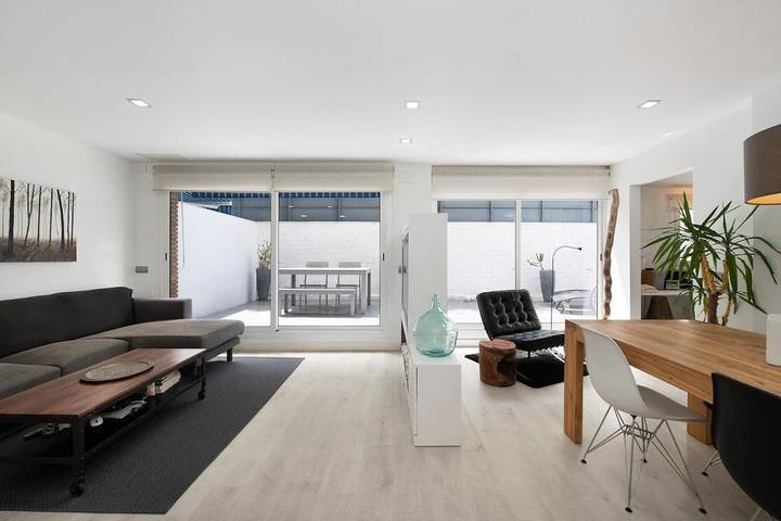 Apartament wakacyjny dla 4 osób, z ogród i basen oraz taras w Castelldefels