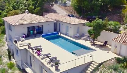 Location de vacances pour 14 personnes, avec terrasse et piscine, animaux acceptés à Mollans-sur-Ouvèze