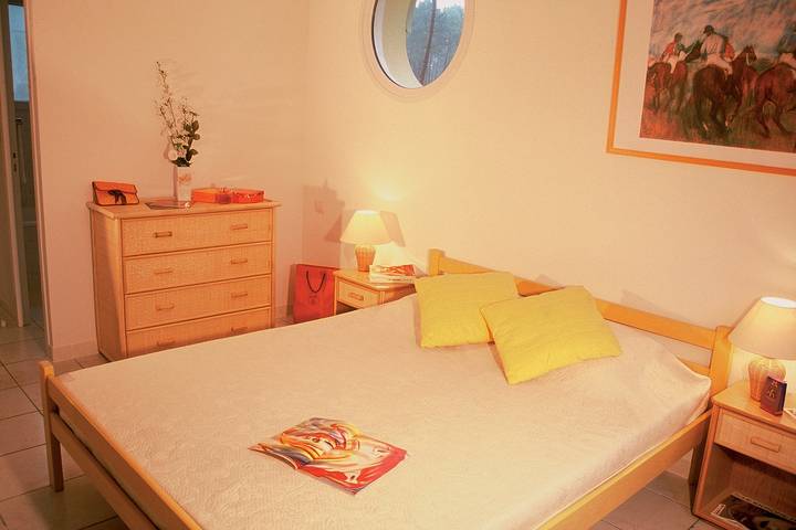 Location de vacances pour 8 personnes, avec piscine dans Golf de la Méjanne - 4