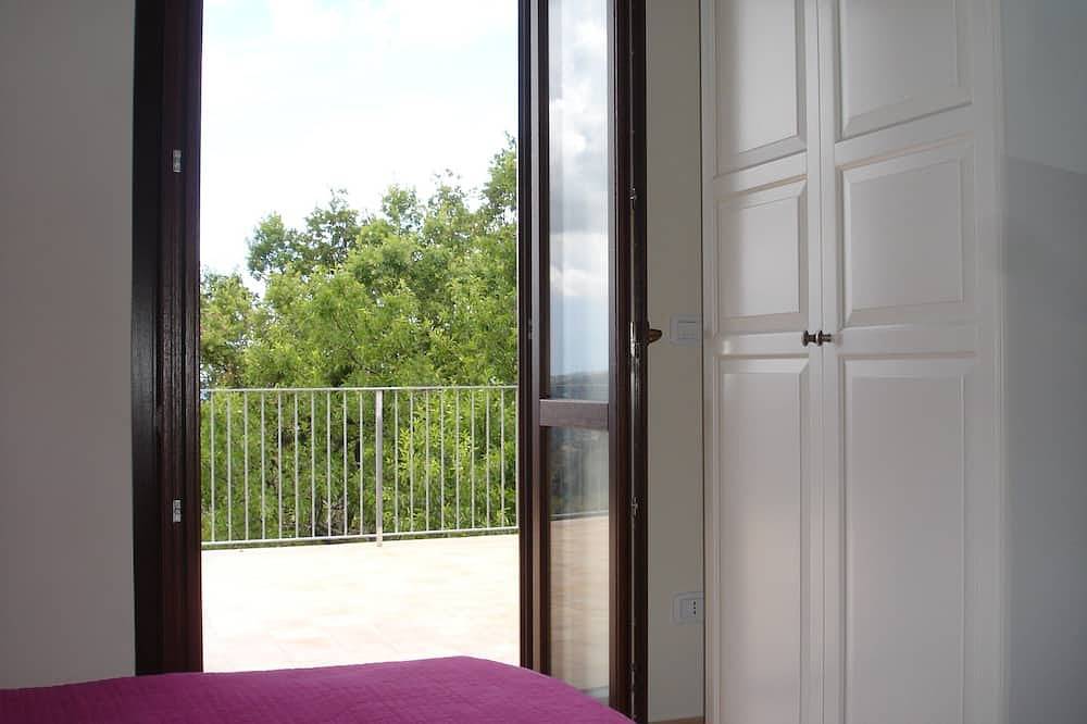 Appartamento intero, Appartamento con una bellissima terrazza panoramica sulla costa del Cilento in Ogliastro Cilento, Cilento
