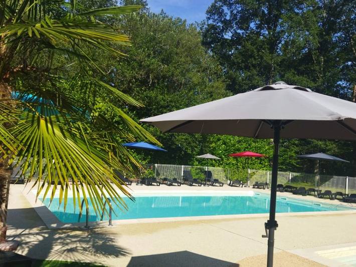 Camping pour 4 personnes, avec terrasse et piscine dans le Cantal - 3