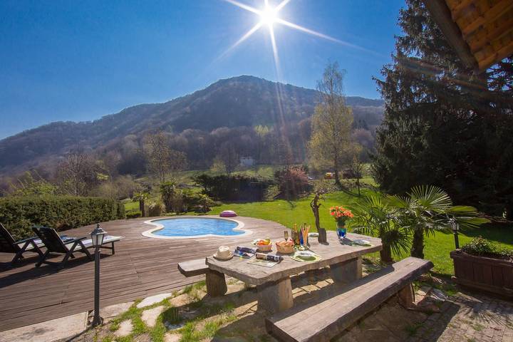 Villa for 8 people, with terrace and pool, with pets in Lake Como