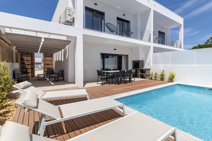 Gîte pour 6 personnes, avec balcon et jardin dans Fernão Ferro