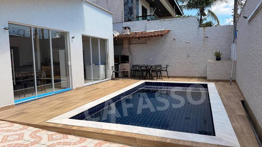 Casas e apartamentos de temporada para 15 pessoas, com piscina e jardim, com animais de estimação no Guarujá