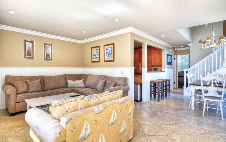 Vacation rental for 6 people, with hot tub and pool as well as balcony in Del Mar