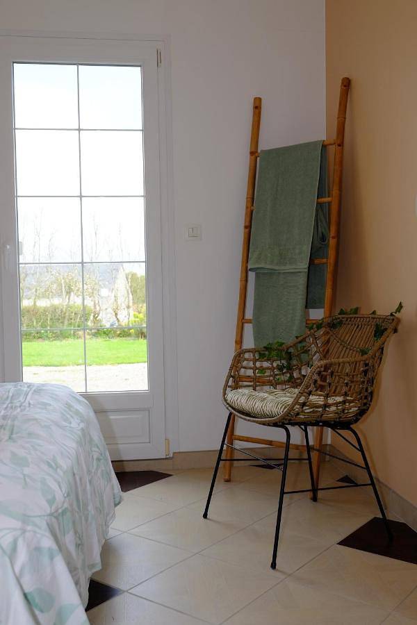 Appartement de vacances entier, Chambre indépendante entre mer et marais du littoral, Salle de bain et Wc privatifs , kitchenette et terrasse partagées in Fontenay-sur-Mer, Région de Cherbourg