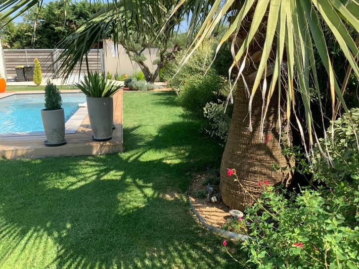 Gîte pour 2 personnes, avec Terrasse et Jardin ainsi que Piscine et Vue à Valence - 4