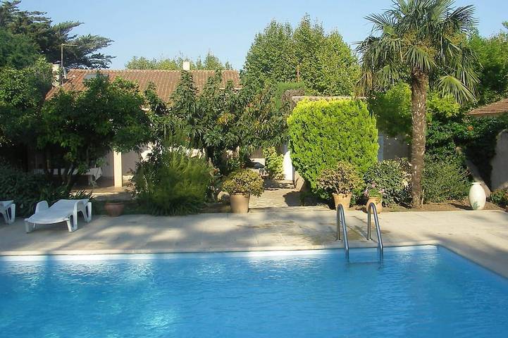 Location de vacances pour 8 personnes, avec terrasse et jardin dans Plage Miramar