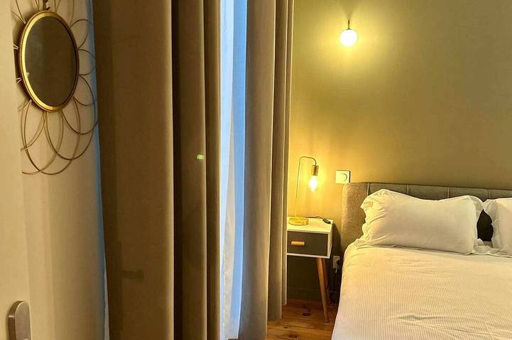 Entire apartment, 2-person air-conditioned 1-bedroom apartment near Aïga Resort Puy de la Vache 100 in Châtel-Guyon, Volcans d'Auvergne Regional Nature Park