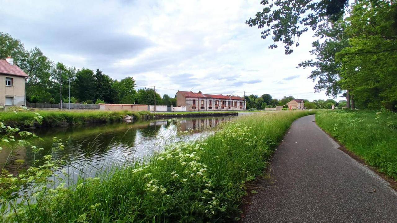 Appartement entier, Le relais Perrusson, Bed and breakfast et camping à la tuilerie in Écuisses, Région de Chalon-sur-Saône