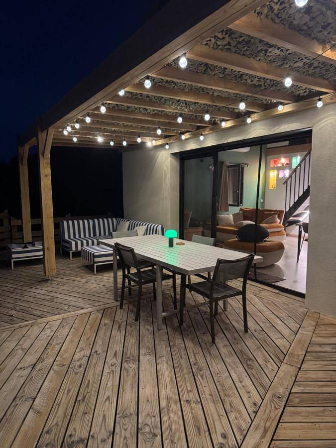 Location de vacances pour 4 personnes, avec vue ainsi que jardin et piscine à Parnans - 2