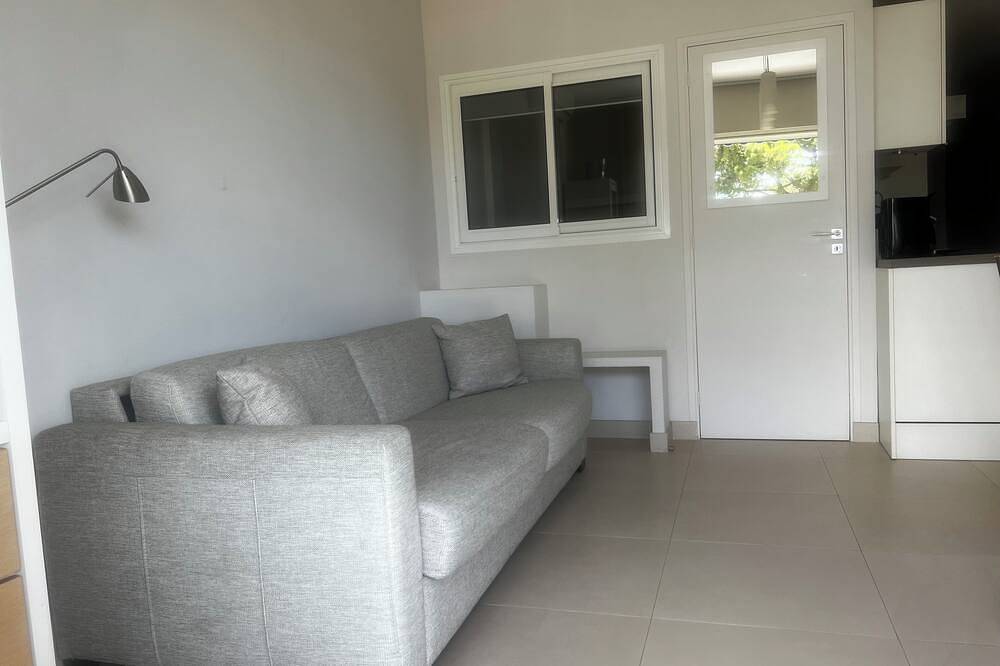 Appartement entier, Croisette Palm beach sur plage bijou in Cannes, Côte méditerranéenne (France)
