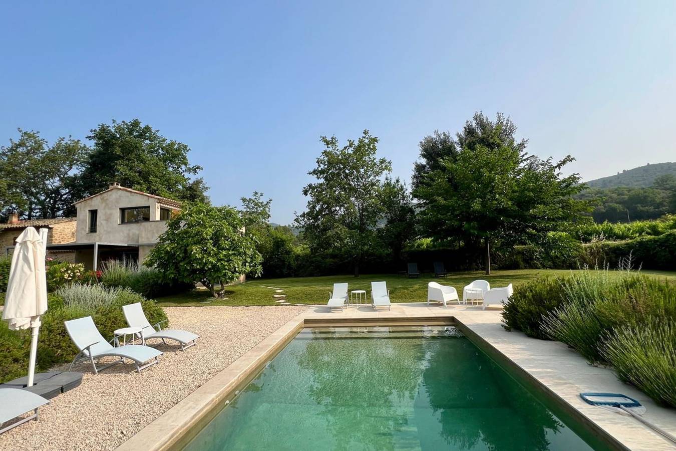 Maison des Vignes : Piscine et Charme à Lauris in Lauris, Parc naturel régional du Luberon