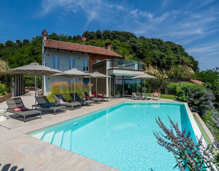 Villa con piscina per 6 persone, con idromassaggio e sauna nonché balcone e giardino in Piemonte