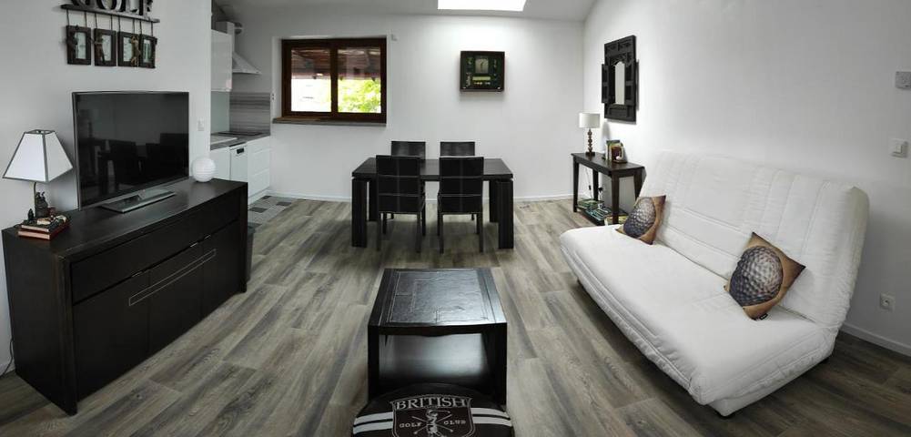 Appartement de vacances pour 4 personnes, avec jacuzzi et piscine ainsi que sauna et jardin