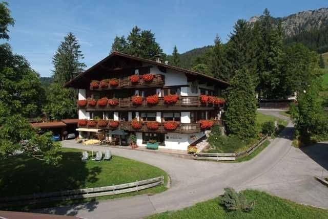 BnB für 2 Personen, mit Garten und Ausblick sowie Balkon in Tannheimer Tal - 3