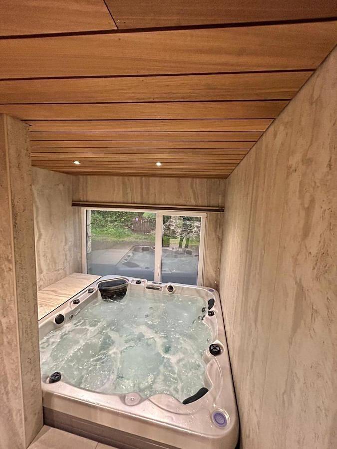 Location de vacances pour 9 personnes, avec sauna et jacuzzi dans Petit Coo