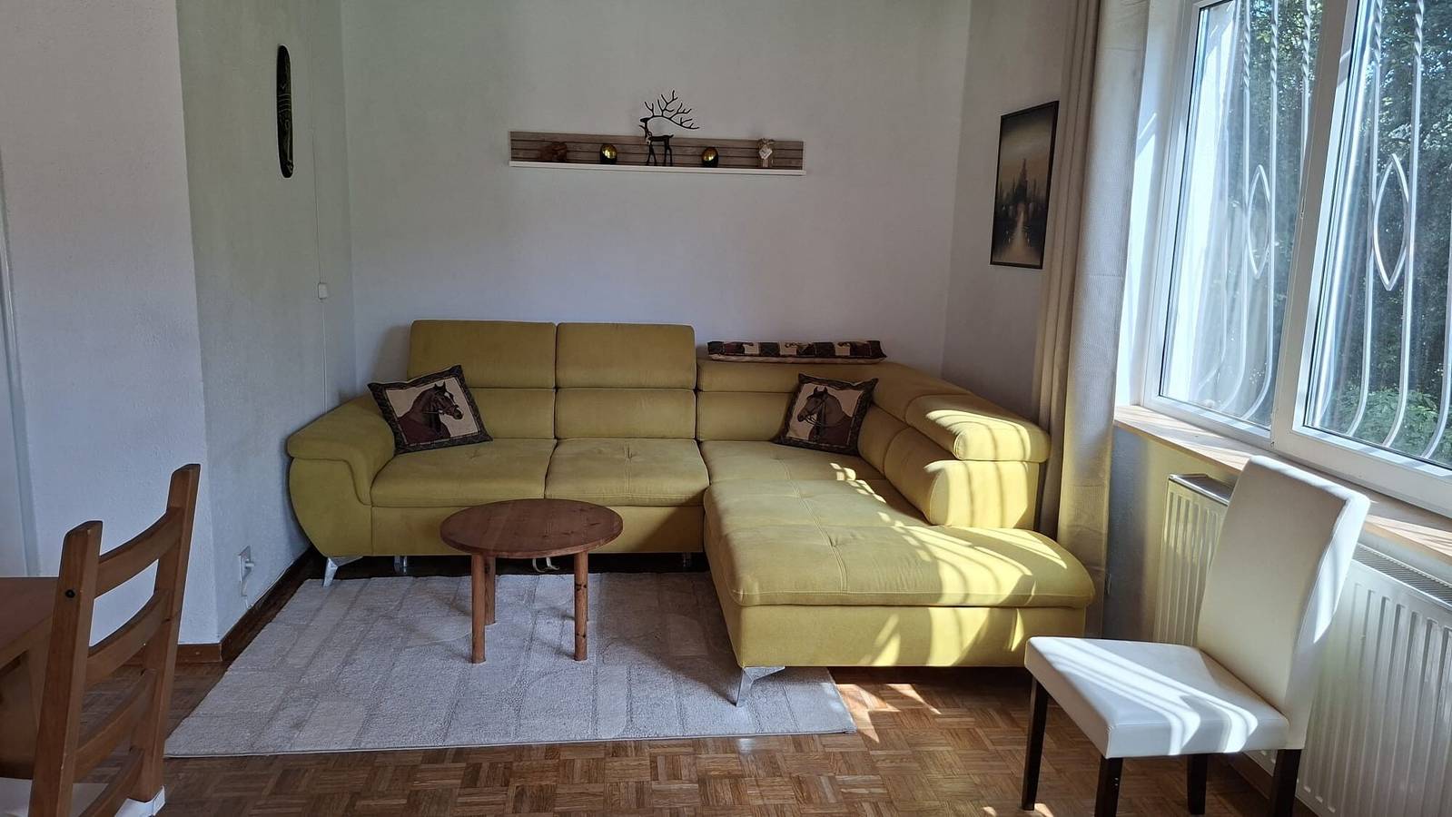 Ganze Wohnung, Apartment „Weidenblick“ mit Bergblick, privater Terrasse und Wlan in Schottwien, Wiener Alpen in Niederösterreich