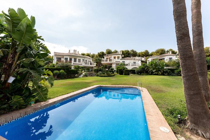Ferienhaus 'Townhouse Isla De Miraflores' mit Bergblick, WLAN und Klimaanlage in Mijas, Costa del Sol