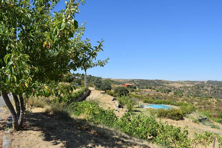 Location de vacances pour 8 personnes, avec terrasse ainsi que piscine et jardin dans Mogadouro - 2
