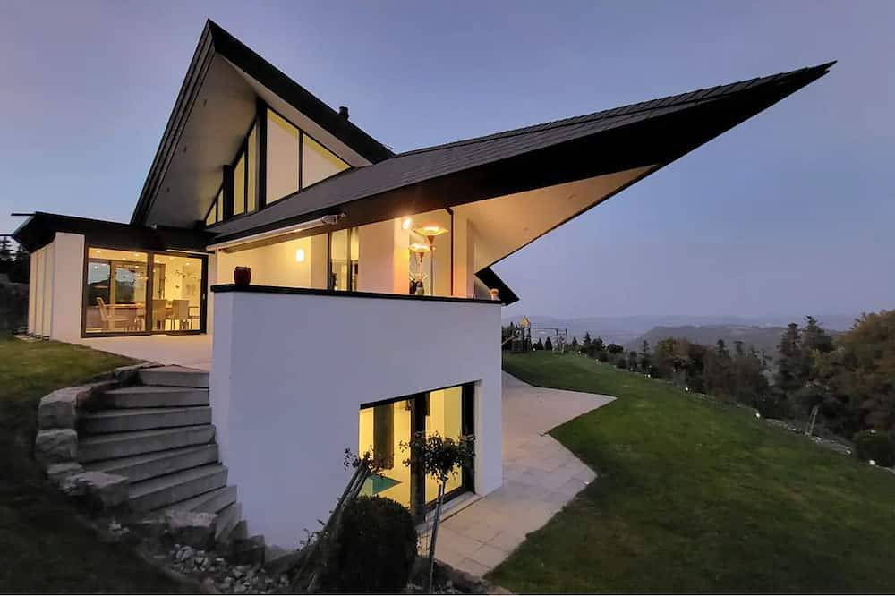 Luxusvilla auf dem Hügel mit Minigolf, Innenpool, Wellness & Spa in Rüeggisberg, Berner Oberland